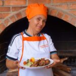 Elizabeth Mujica: Lomo de cerdo al grill con salsa de piña y brochetas de vegetales